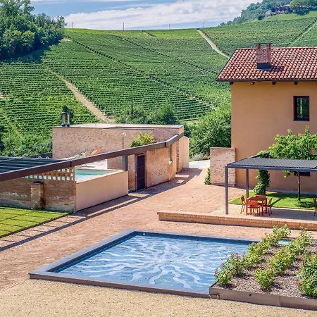 Foresteria Del Castello Di Perno - With Stunning Langhe Views At A Barolo Winery فندق مبيت وإفطار Monforte dʼAlba