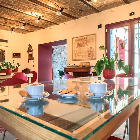 Foresteria Del Castello Di Perno - With Stunning Langhe Views At A Barolo Winery Bed & Breakfast Monforte D'Alba
