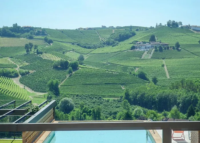 Bed & Breakfast Foresteria, Winery & Events Destination Monforte dʼAlba